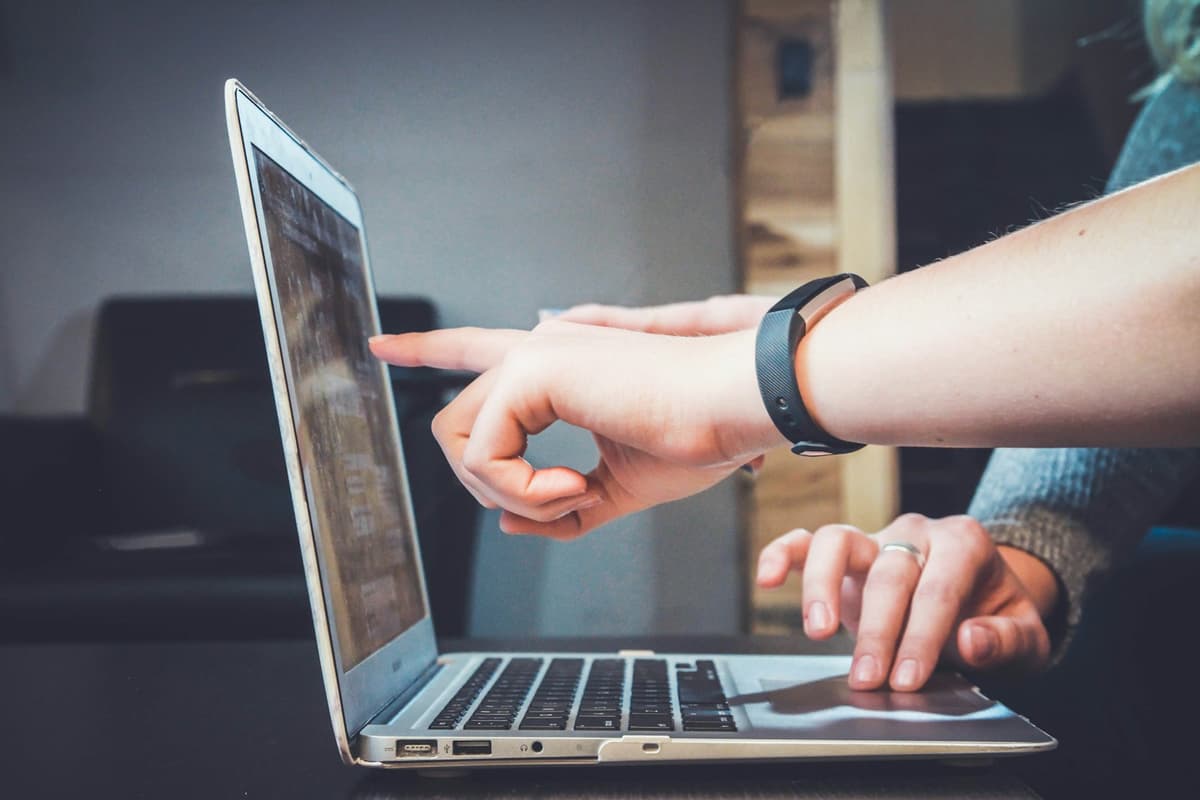 How to Respond to Negative Google Reviews (With Examples)